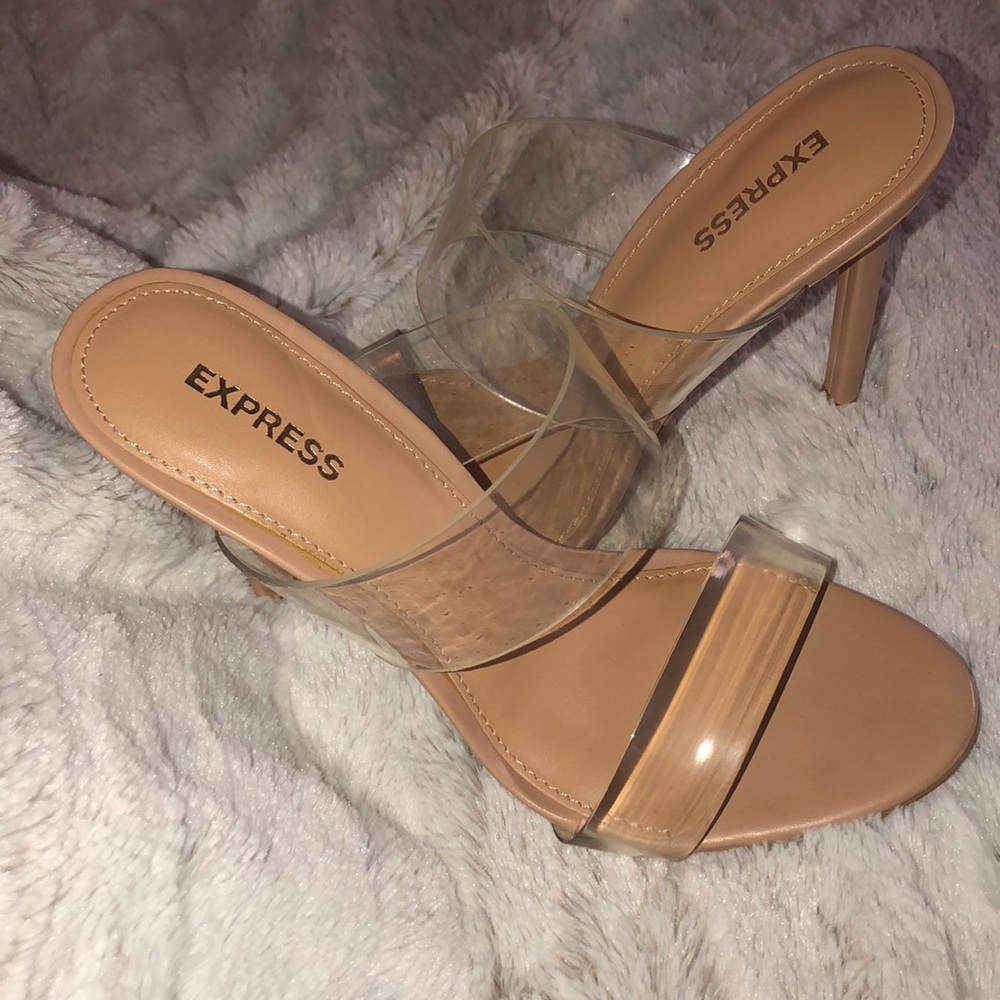 NEW Express Madison heels in nude
